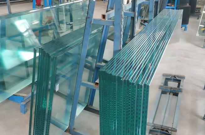 石英具有高透明性可用于玻璃行業(yè).jpg 石英具有高透明性可用于玻璃行業(yè).jpg